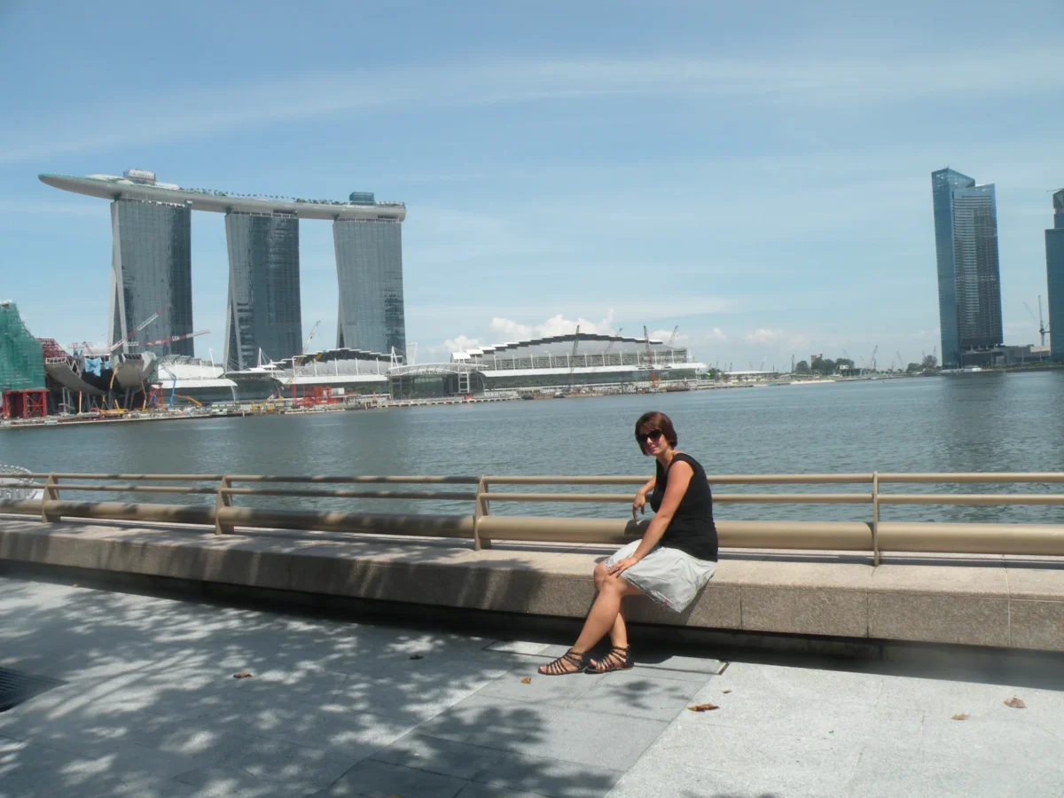 Erika na nábreží Marina Bay – Singapur