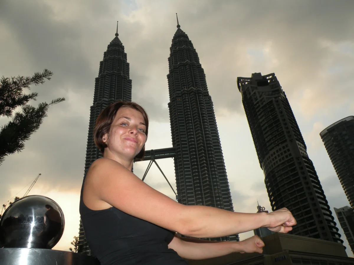 Erika a dvojičky Petronas Towers – Kuala Lumpur