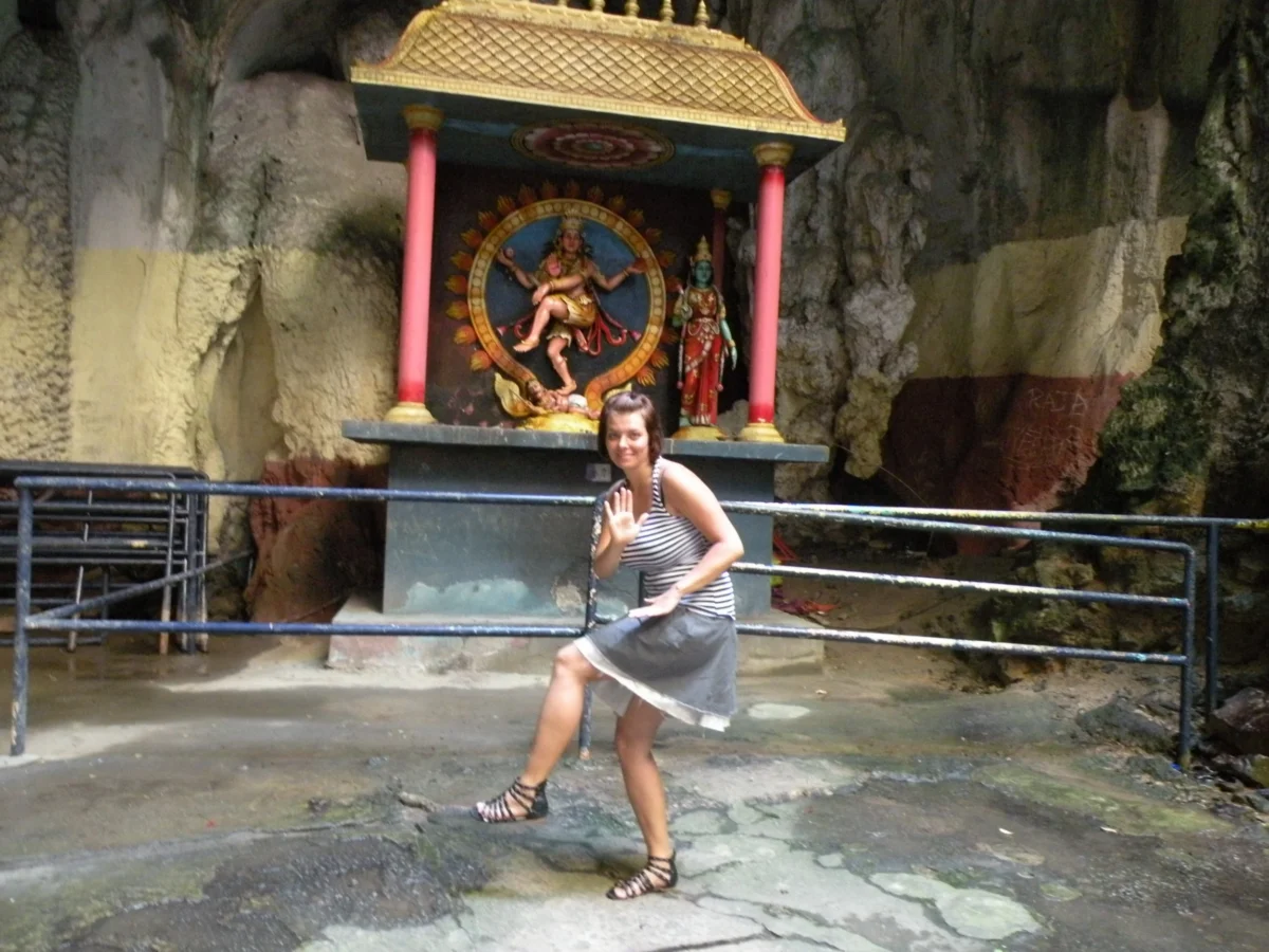 Erika pri hinduistickej svätyni – Batu Caves, Malajzia