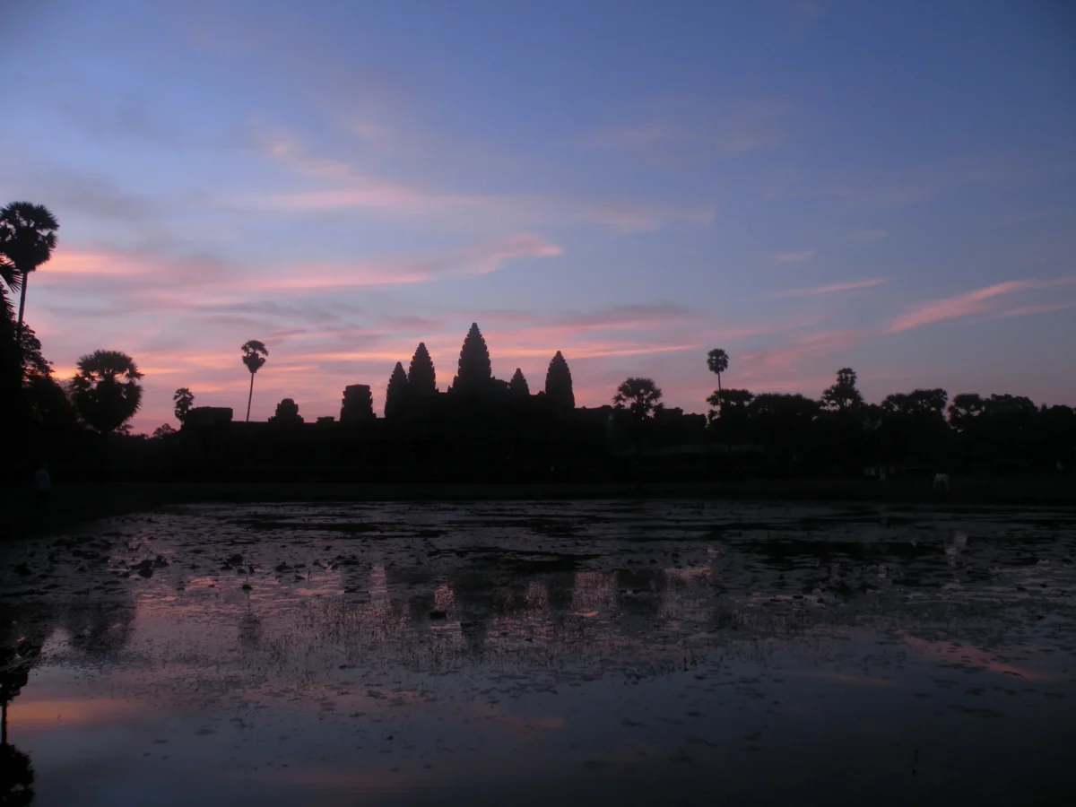 Východ slnka nad Angkor Watom – Kambodža