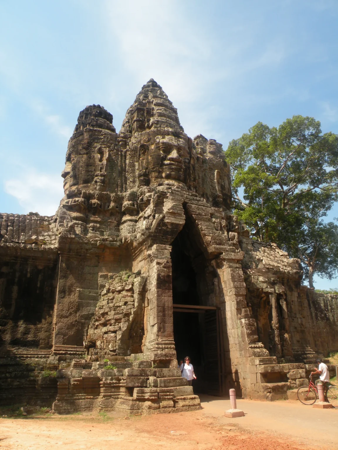 Kamenná chrámová brána – Angkor, Kambodža