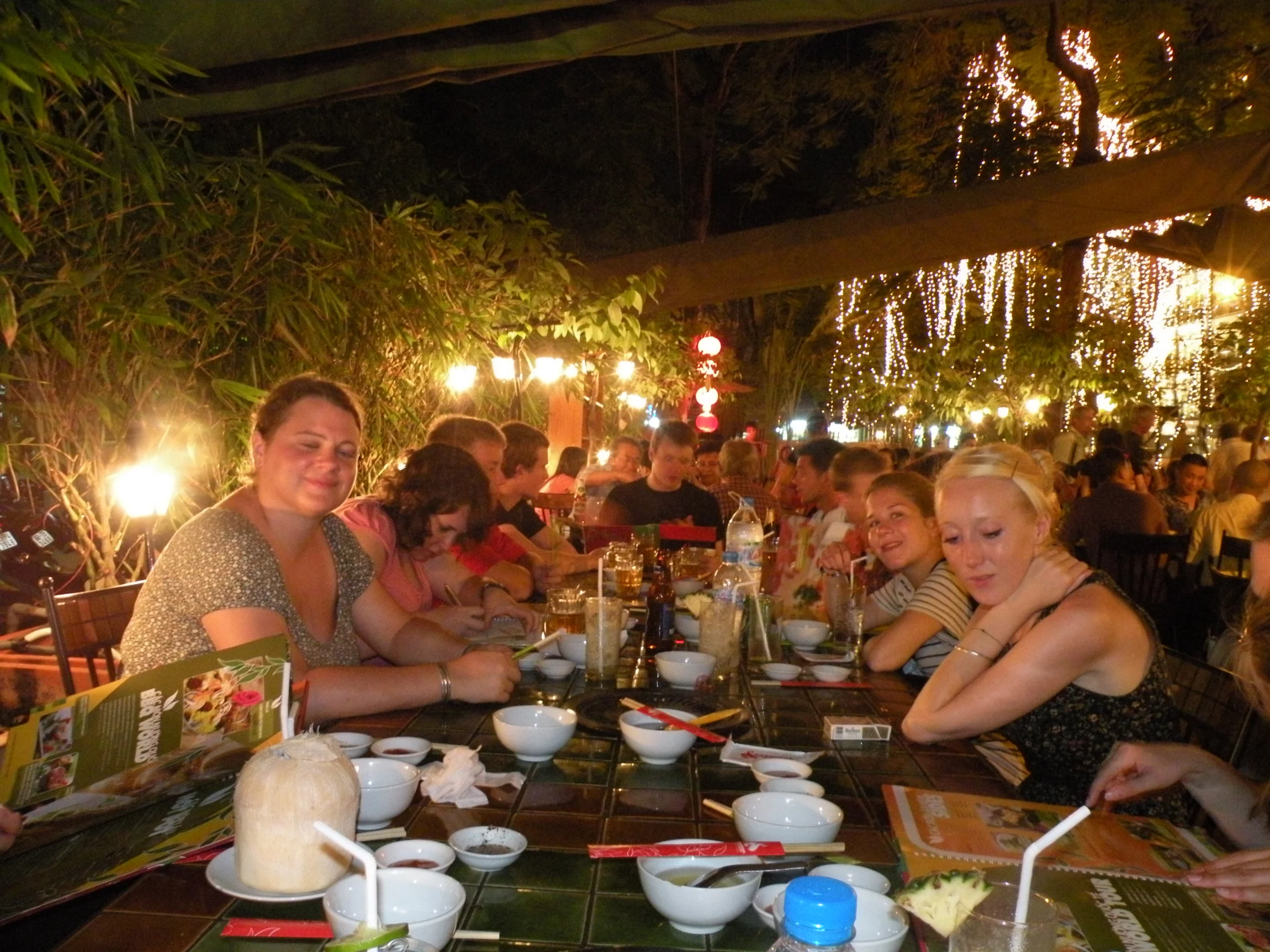 Spoločná večera v BBQ garden – Ho Či Minovo Mesto