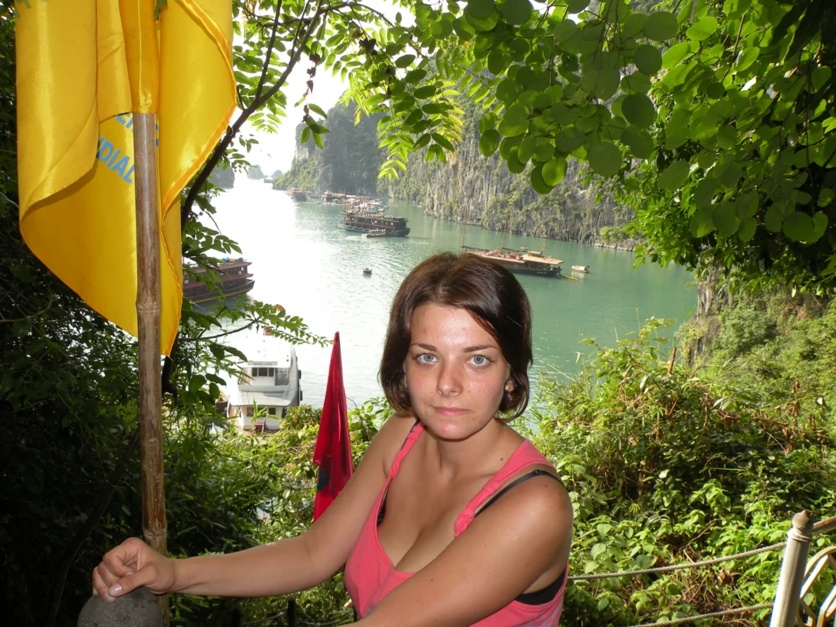 Erika na lodi – Halong Bay, Vietnam