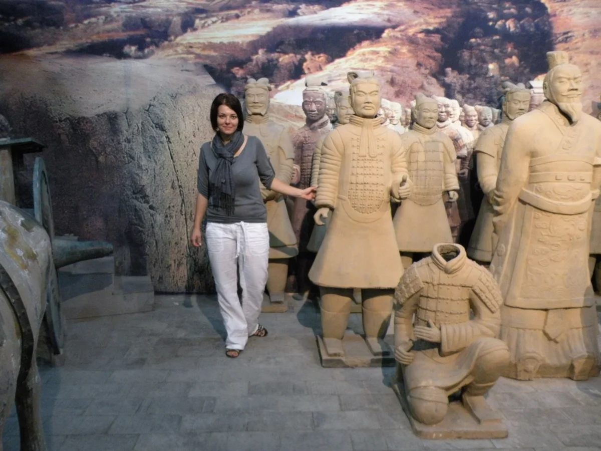 Erika medzi replikami terakotových vojakov – Xi’an