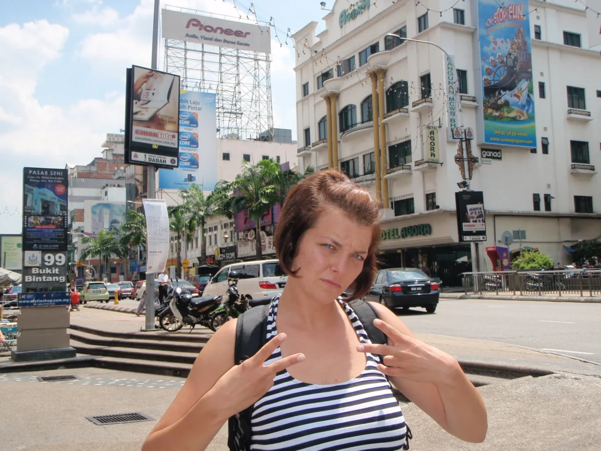 Erika v uliciach Kuala Lumpuru