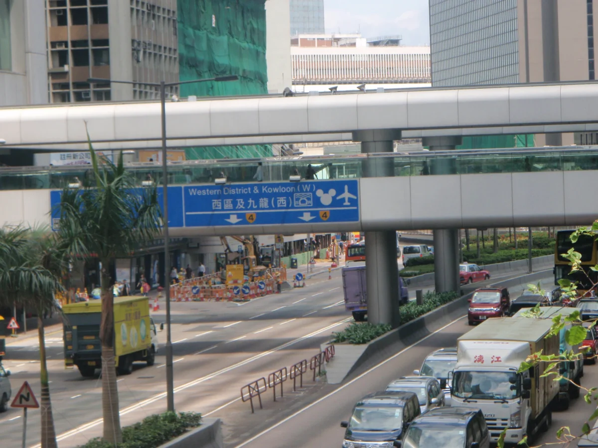 Rušná doprava v uliciach – Hongkong