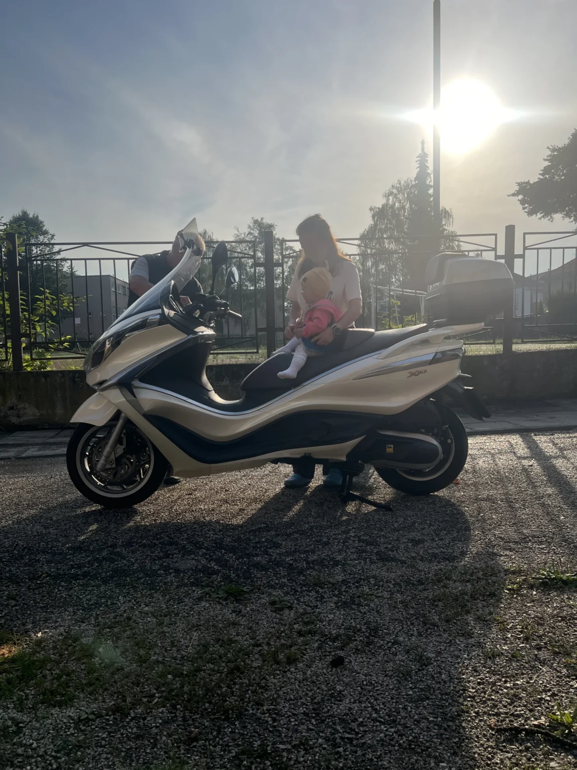 Emma na skútri